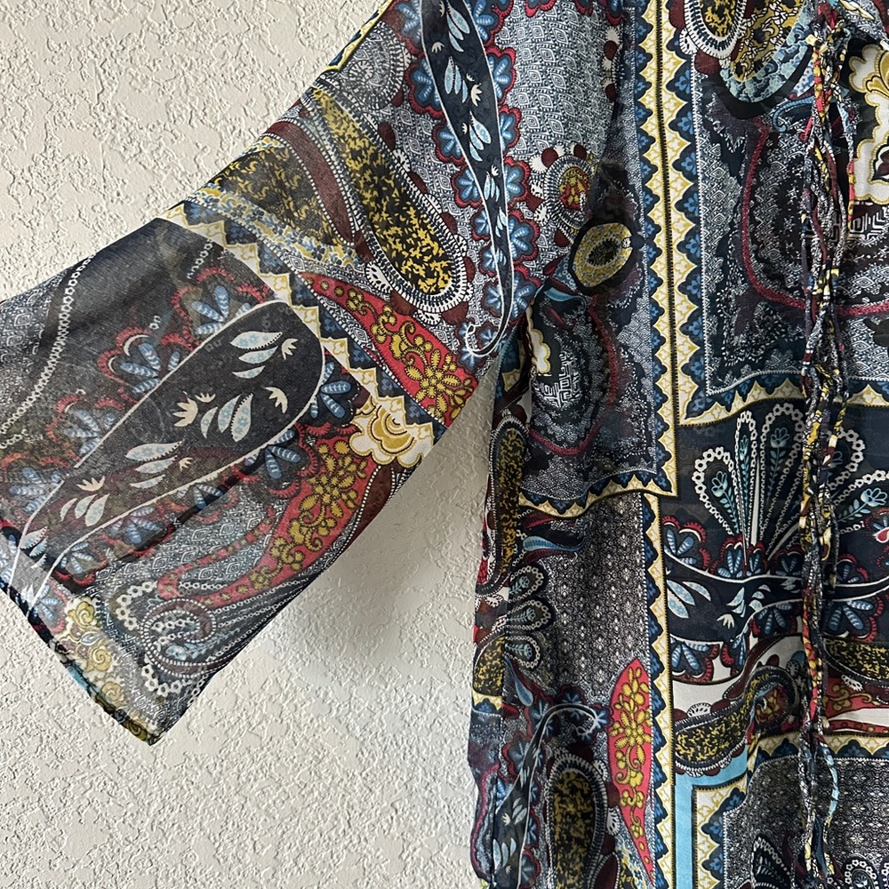 Beautiful patterned blouse - Picture 2 of 3